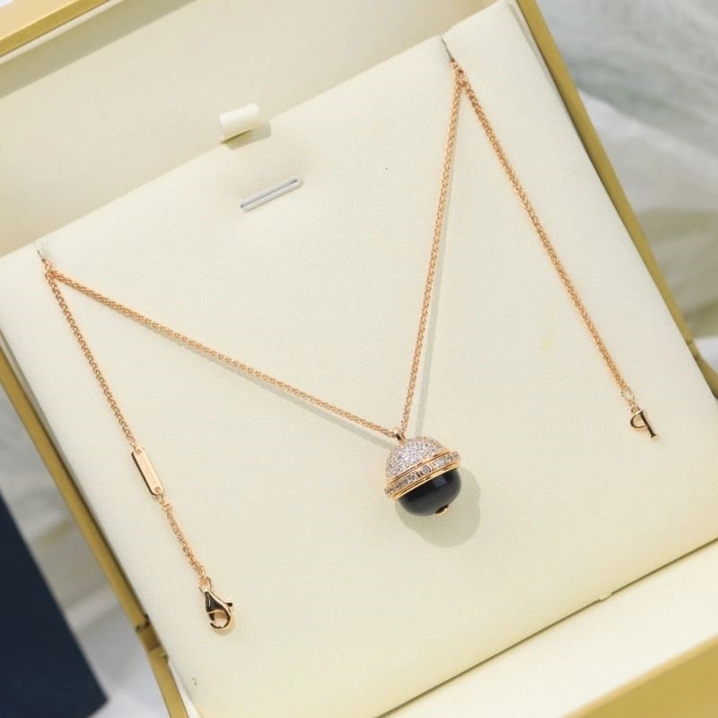 Piaget Necklaces Practical 208517