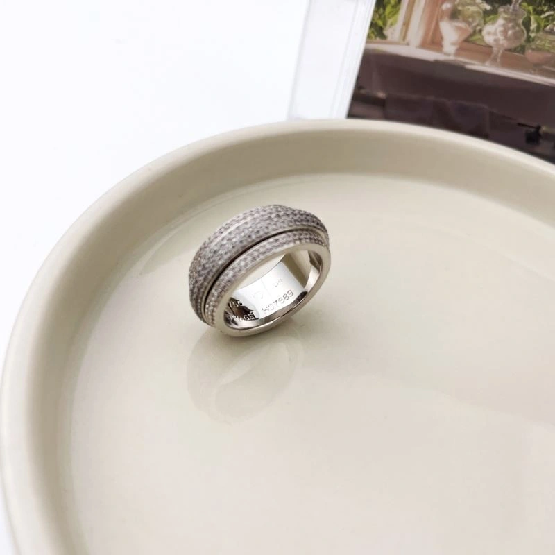 Lightweight Piaget Rings 213396