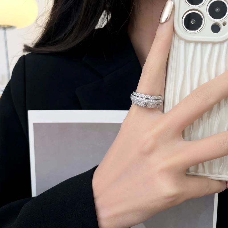 Lightweight Piaget Rings 213396