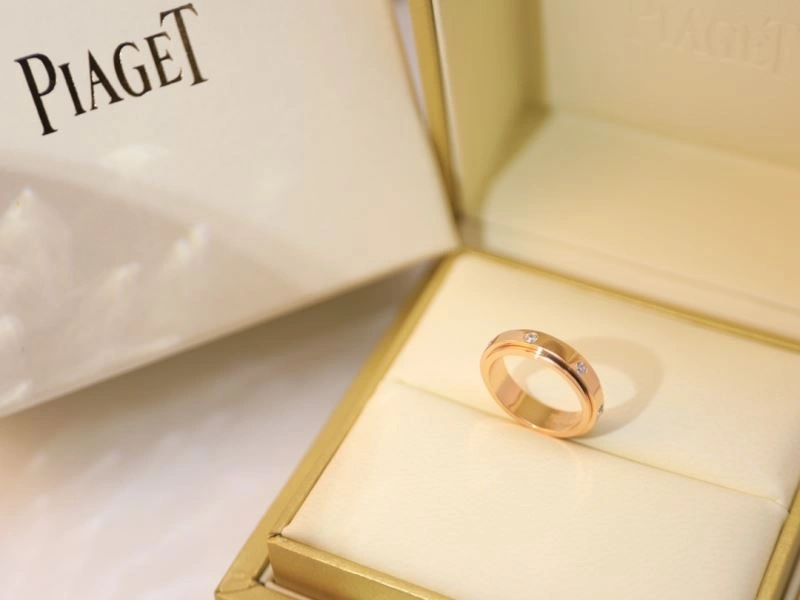 Sporty Piaget Rings 214132