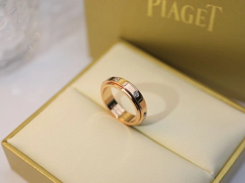 Sporty Piaget Rings 214132