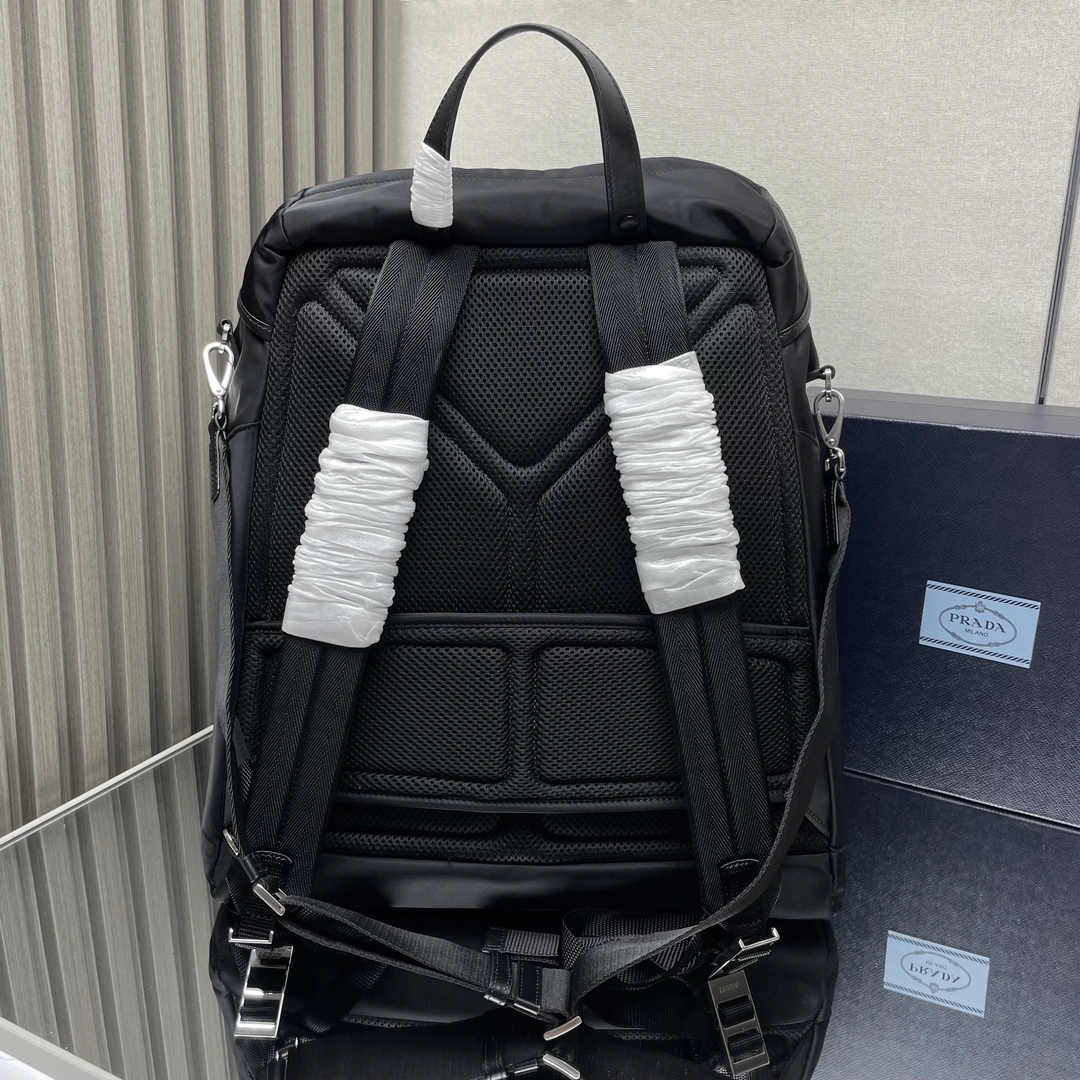 Prada Backpacks Popular 73664