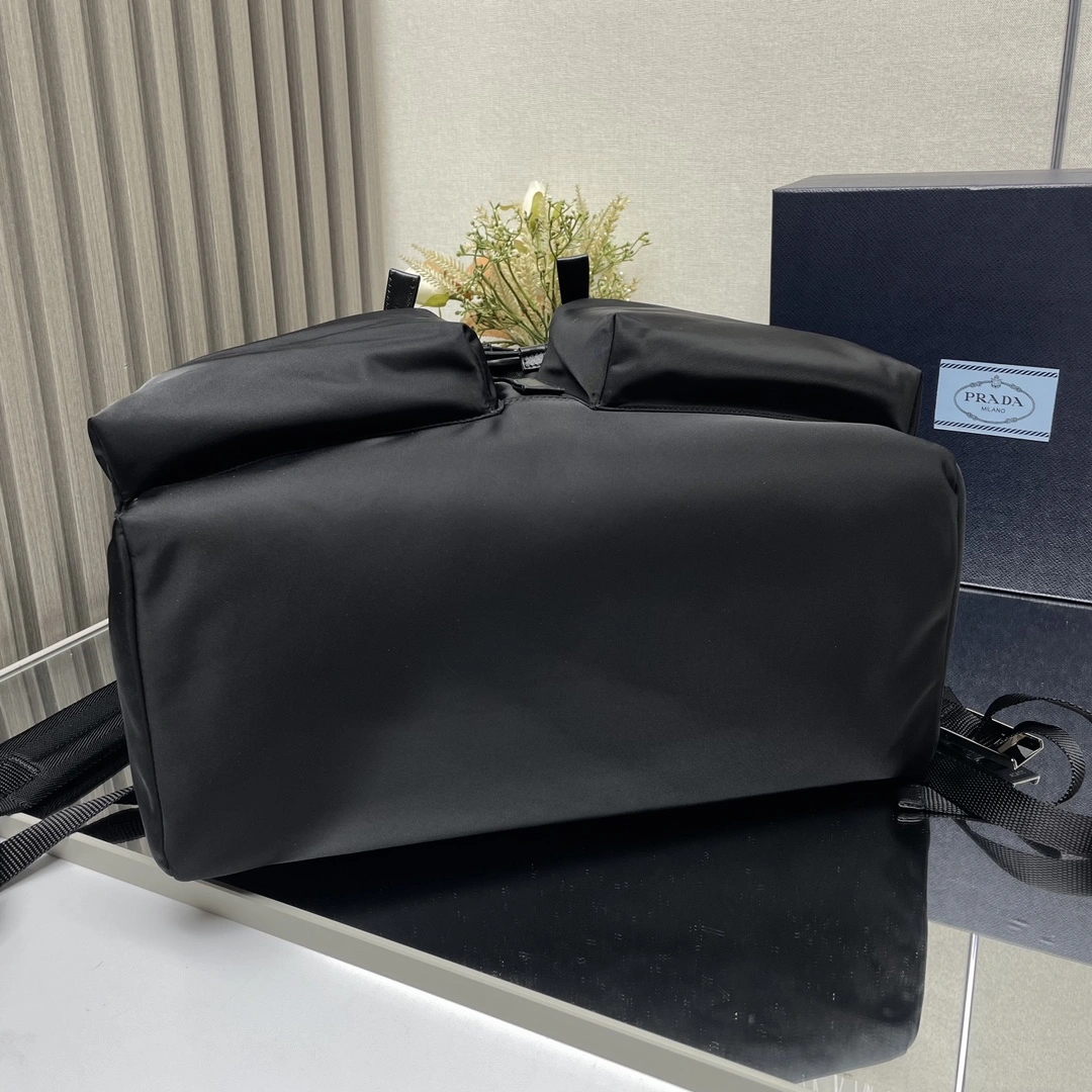 Prada Backpacks Popular 73664