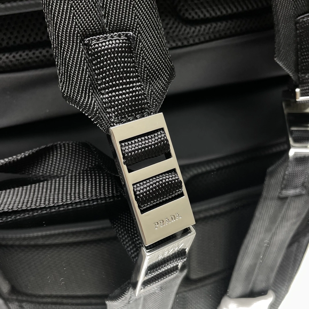 Prada Backpacks Popular 73664