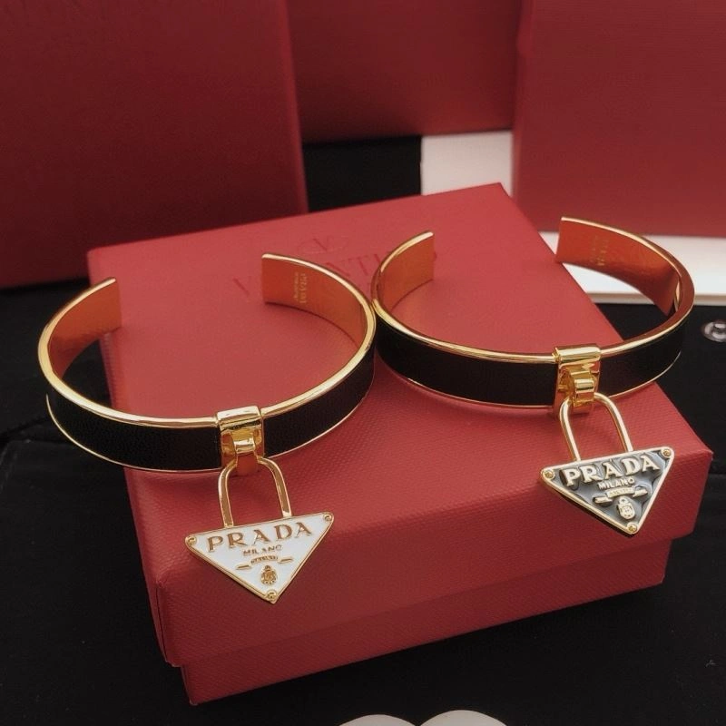 Classic Prada Bracelets 211114