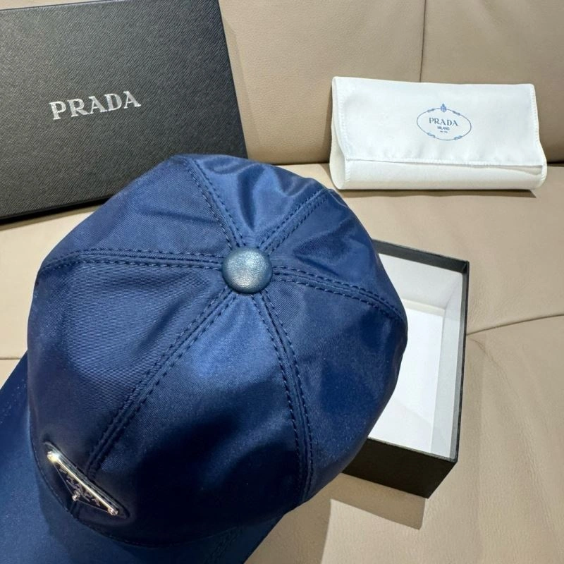 Trendsetting Prada Caps 261115