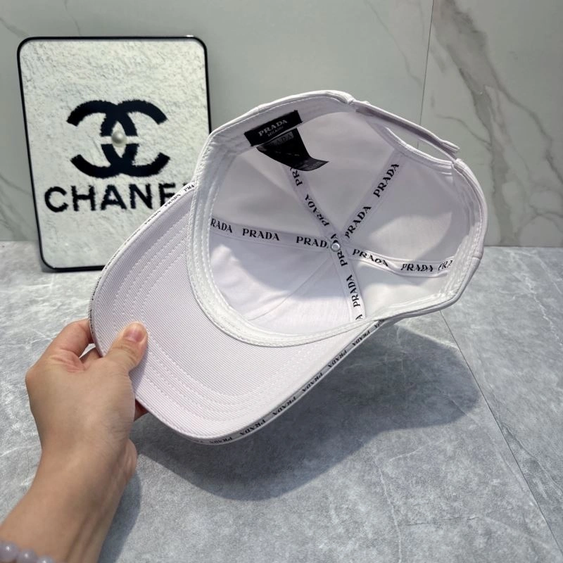 Prada Caps Versatile 257239