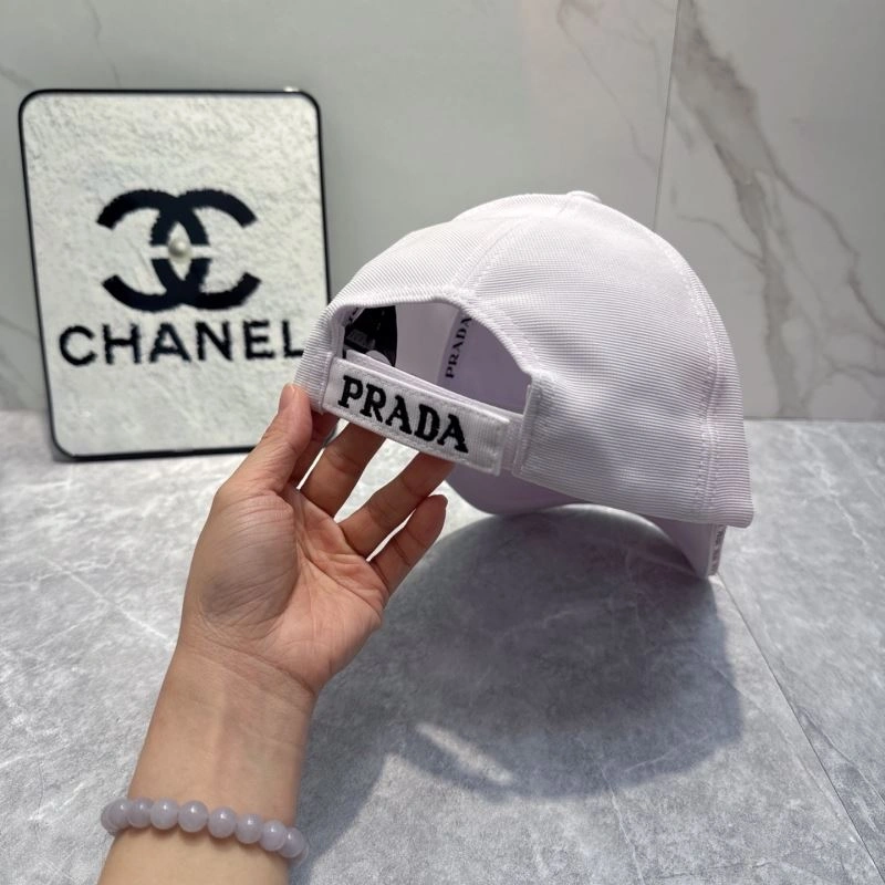 Prada Caps Versatile 257239