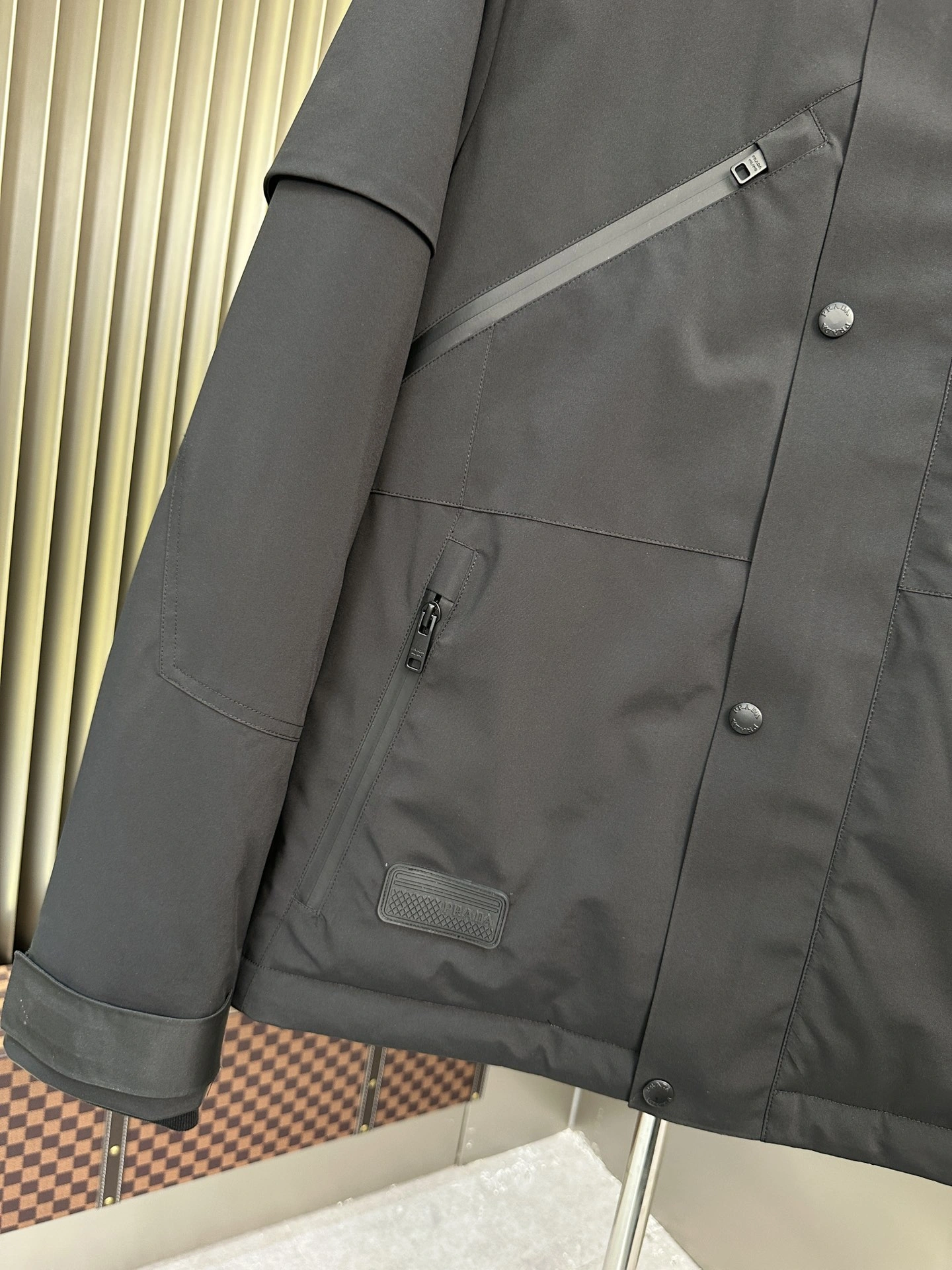 Minimalist Prada Down Jackets 172778