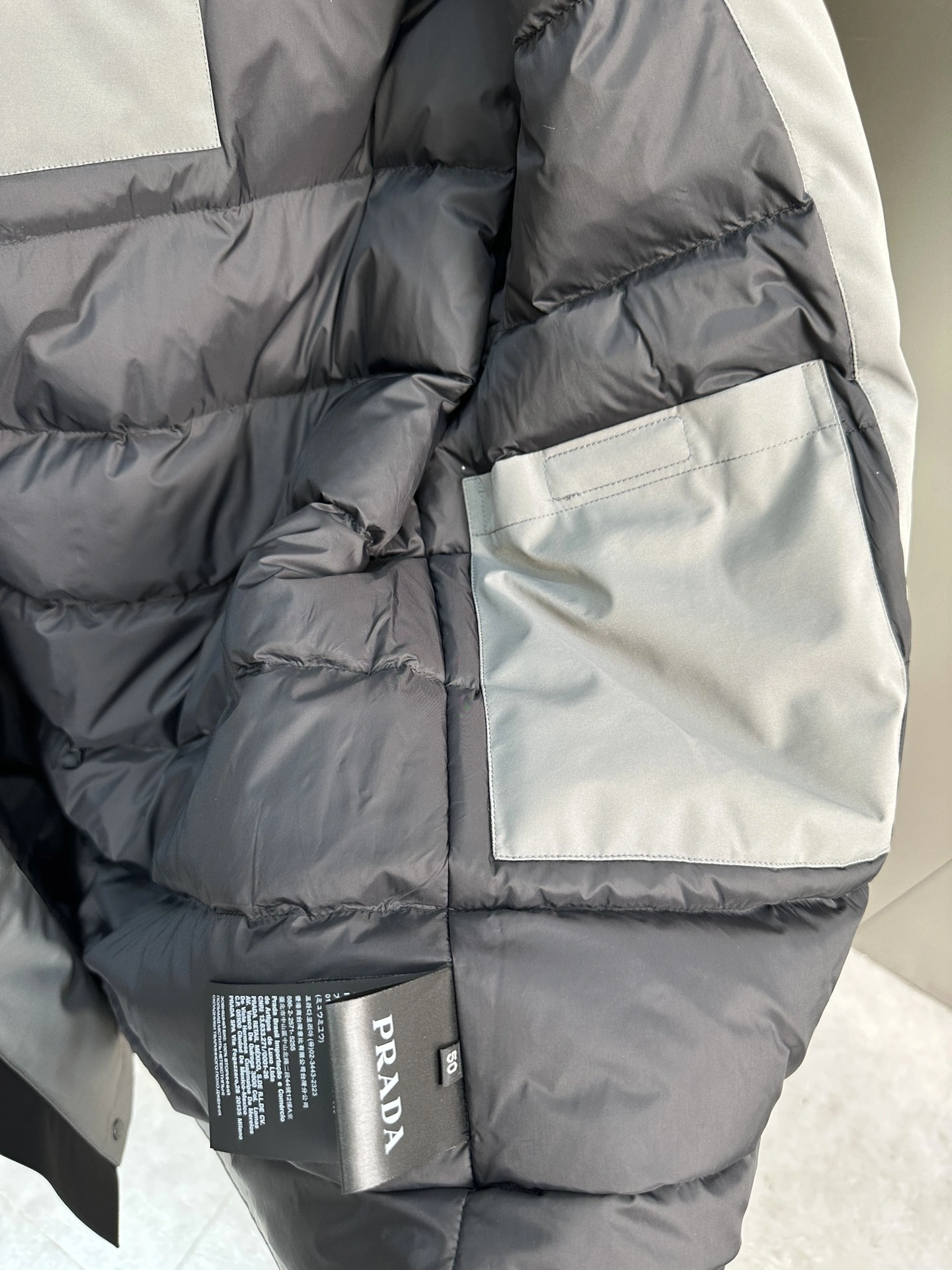 Minimalist Prada Down Jackets 172778