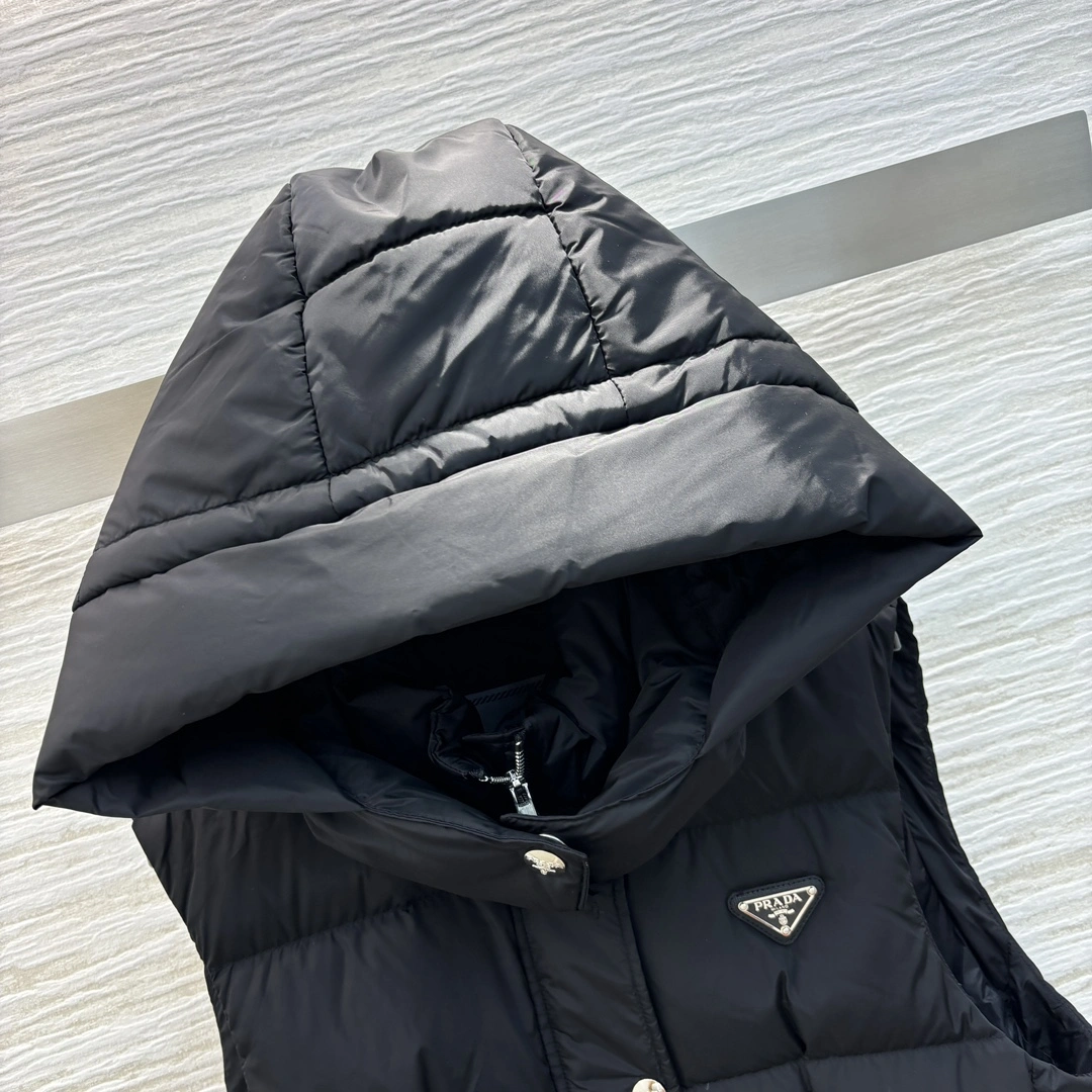 Prada Down Jackets Sleek 172616