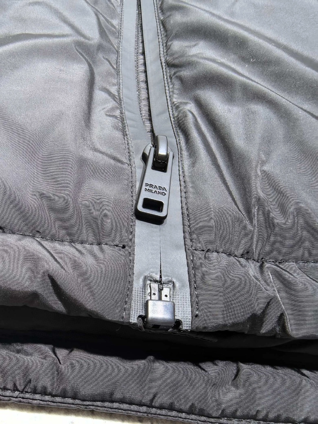 Prada Down Jackets Classic 172602