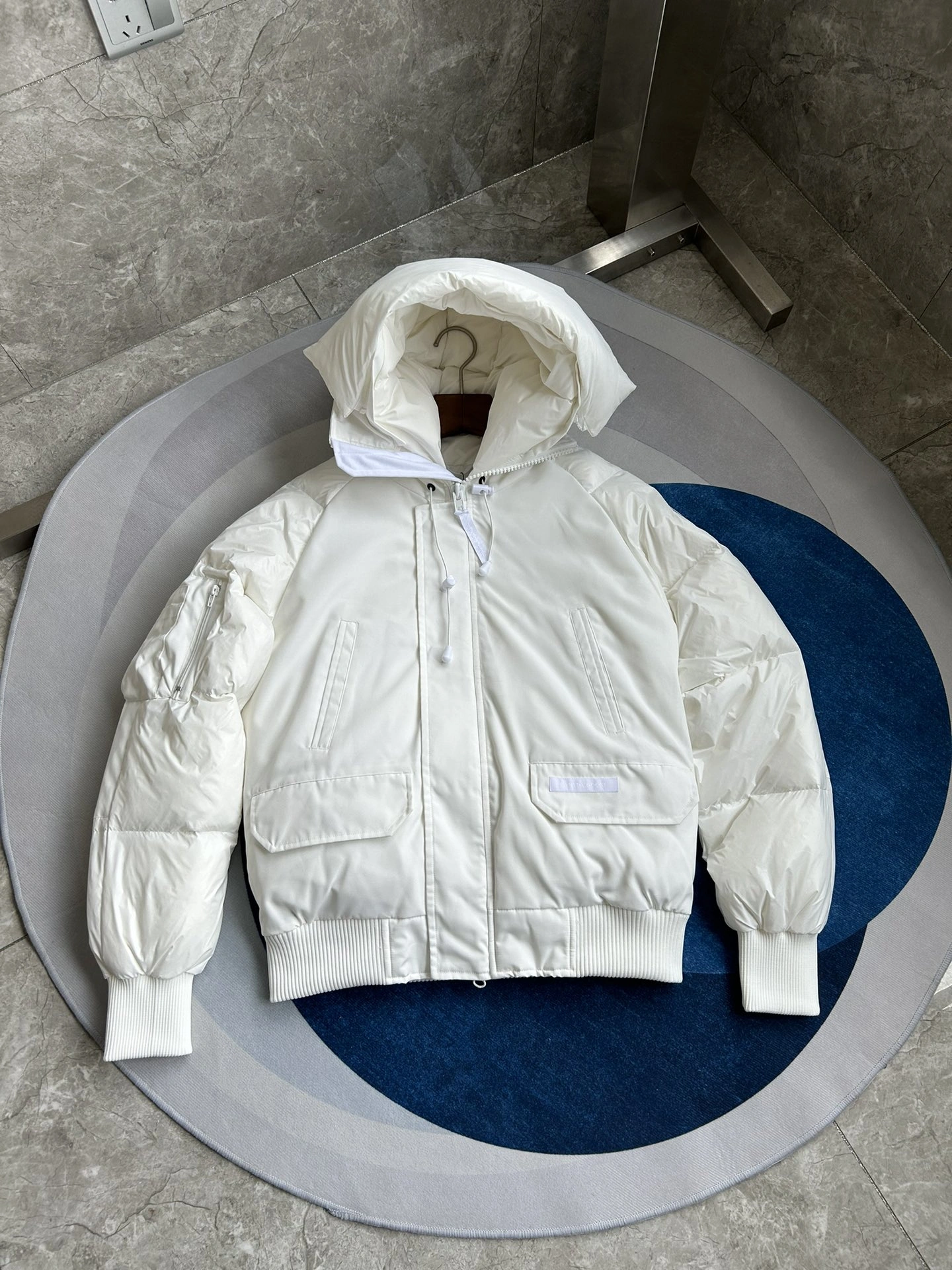 MultiPurpose Prada Down Jackets 172635