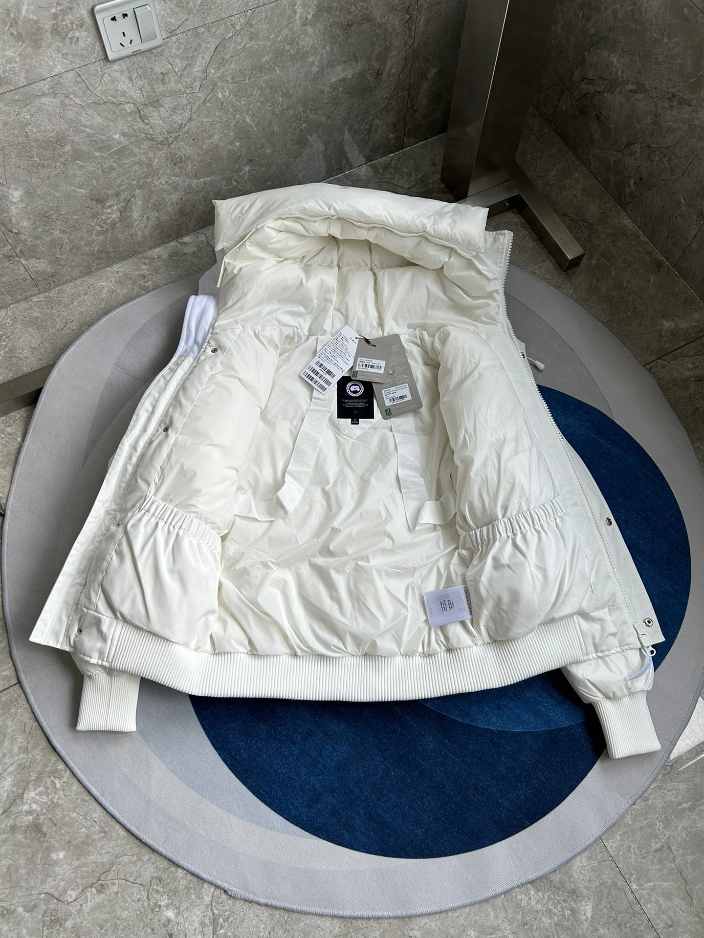 MultiPurpose Prada Down Jackets 172635