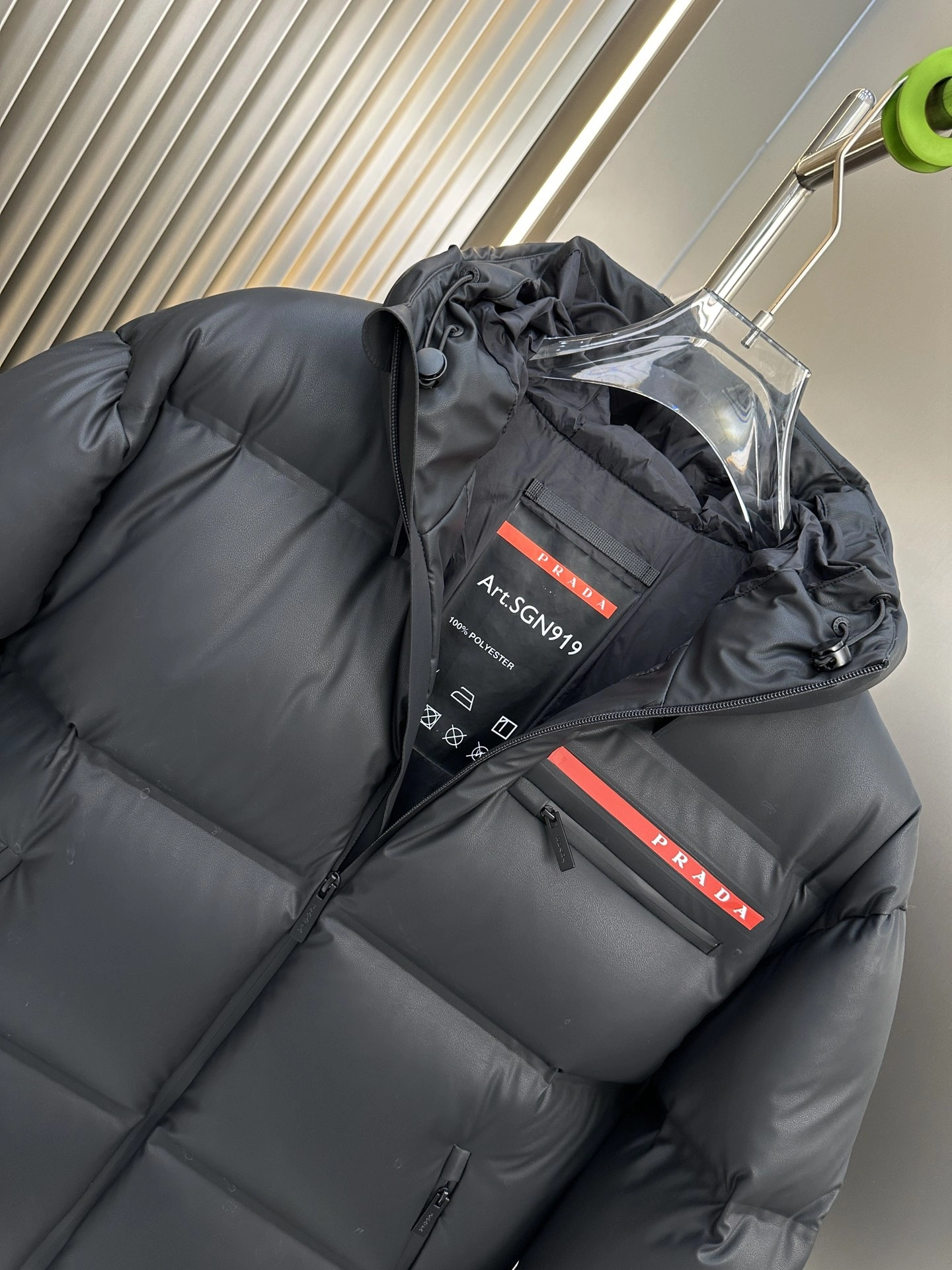 Flexible Prada Down Jackets 172597