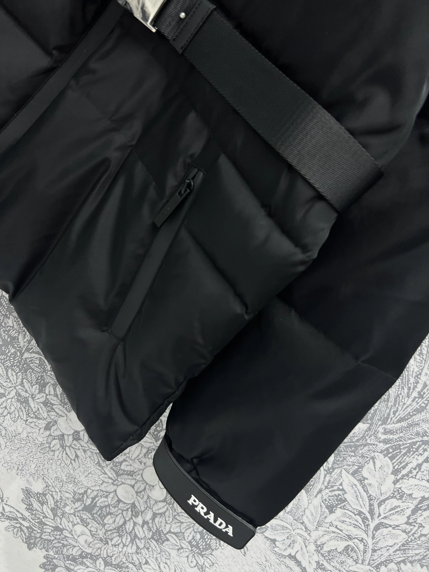 Prada Down Jackets Sophisticated 172574