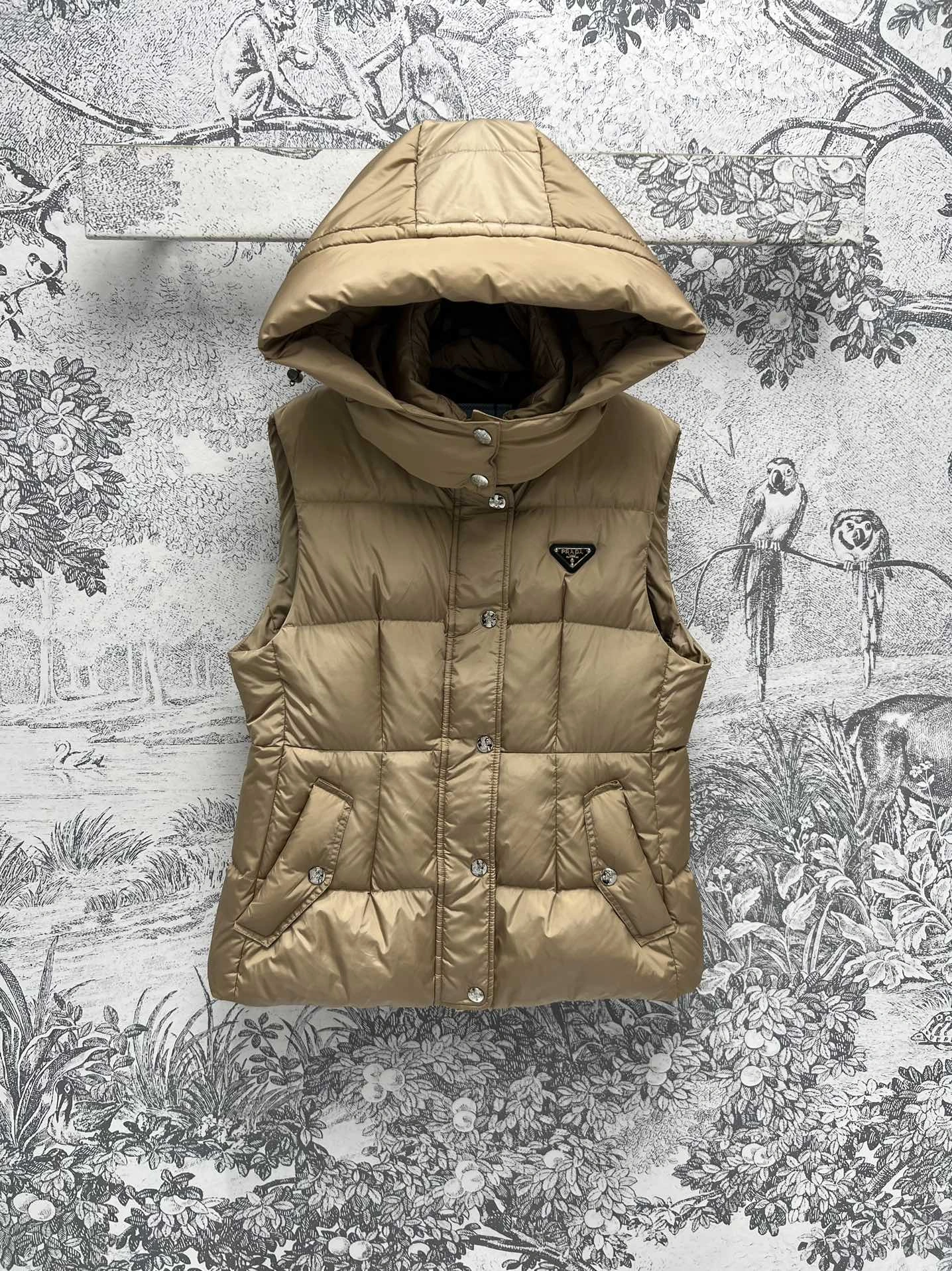 Prada Down Jackets Breathable 172573