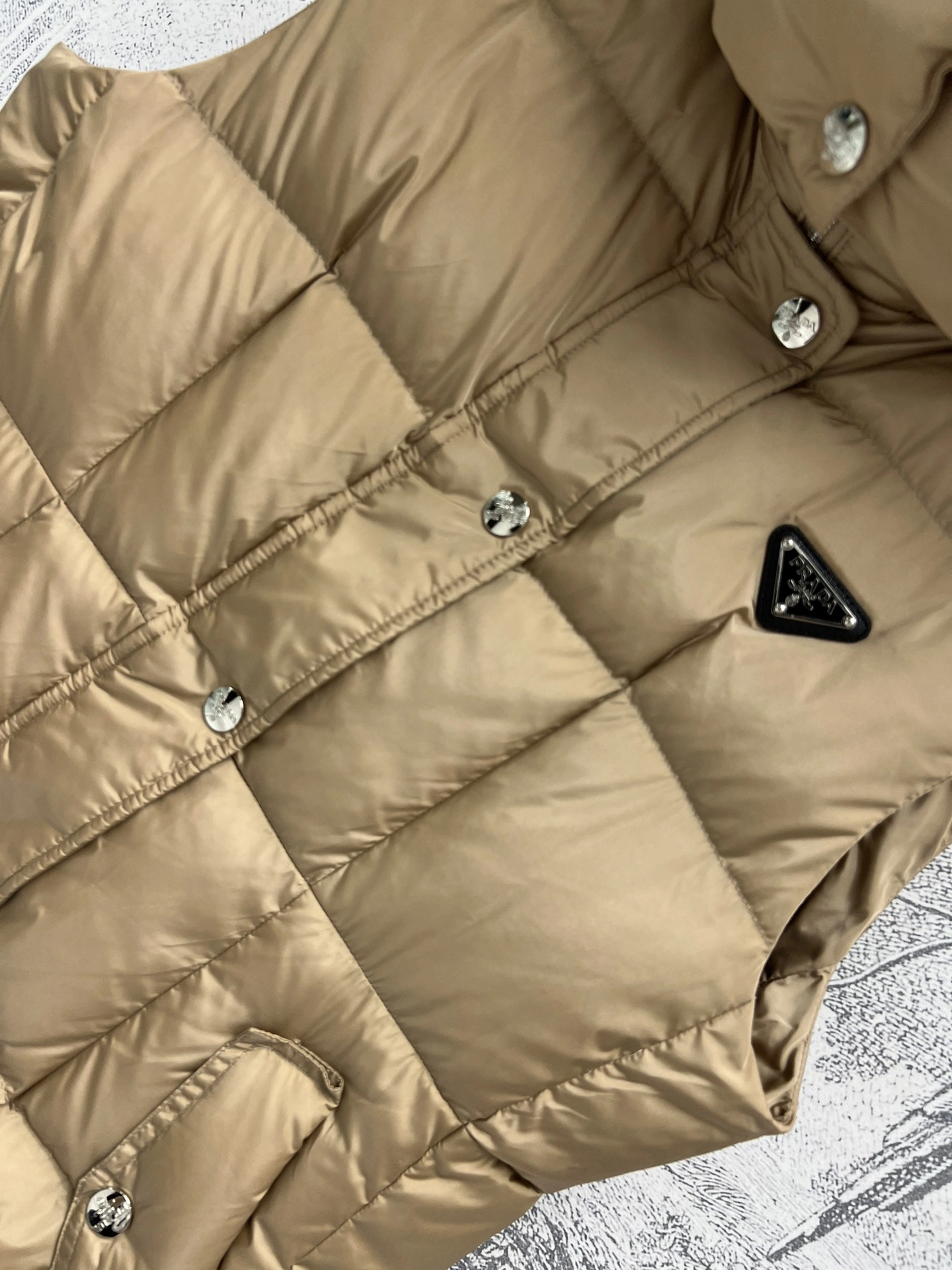 Prada Down Jackets Breathable 172573