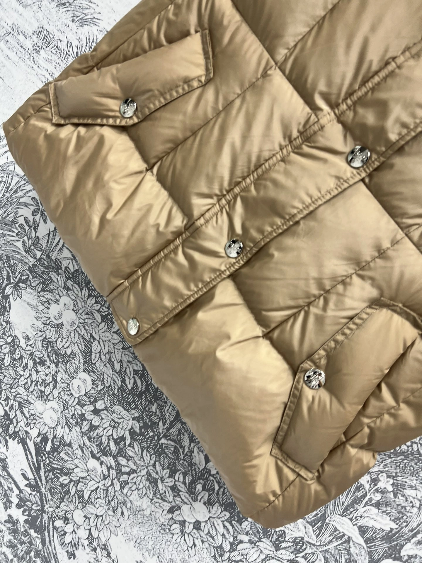 Prada Down Jackets Breathable 172573
