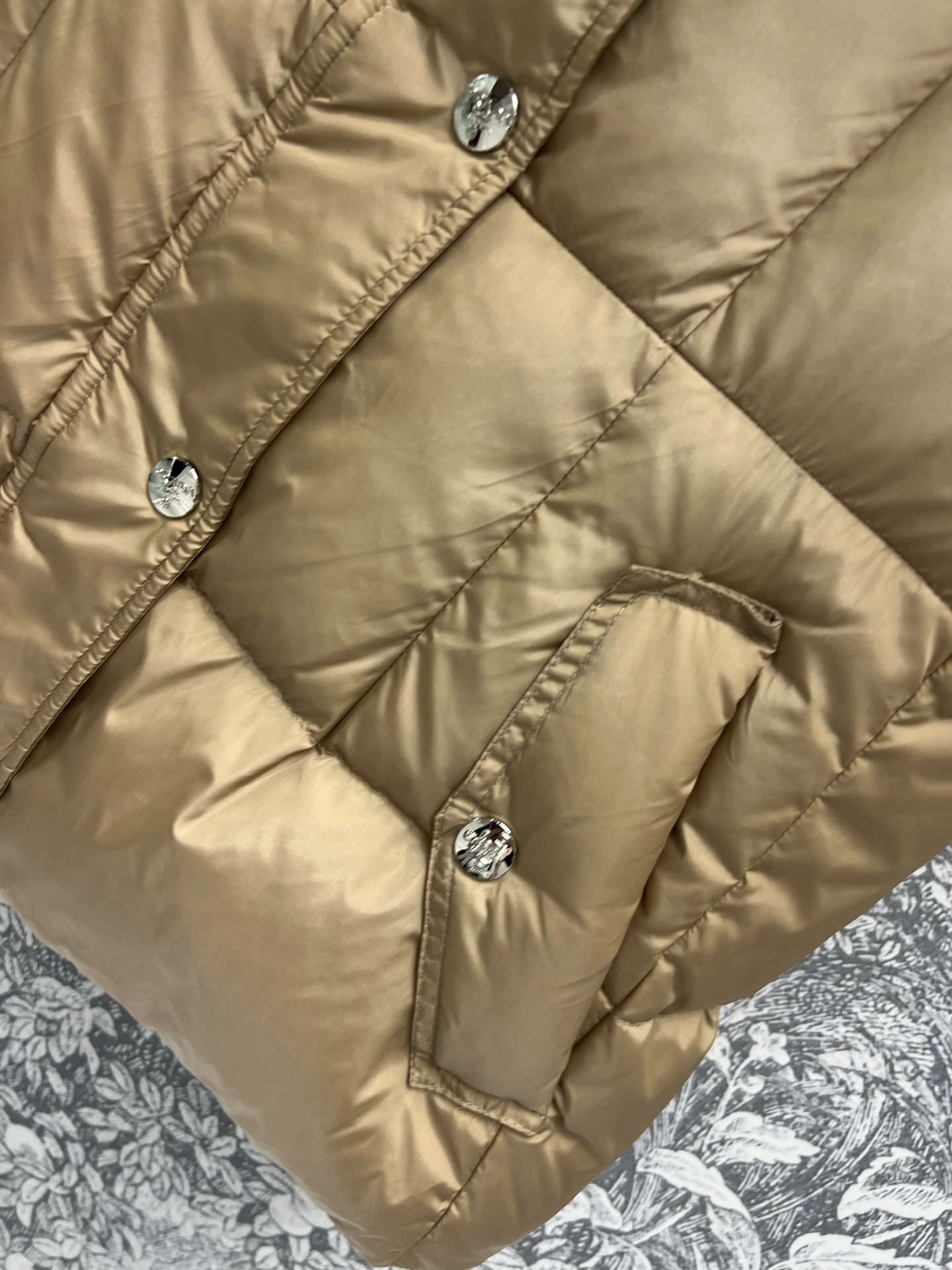 Prada Down Jackets Breathable 172573