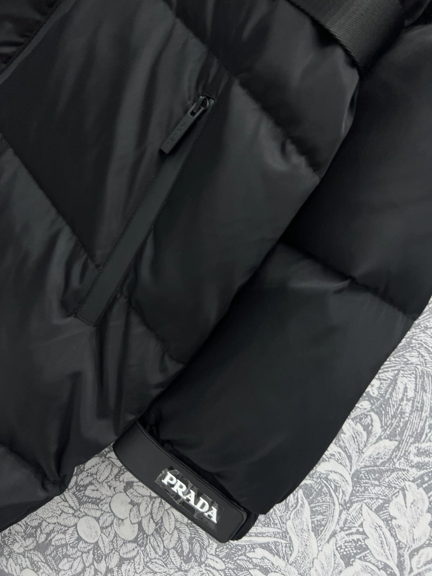 Prada Down Jackets Breathable 172528