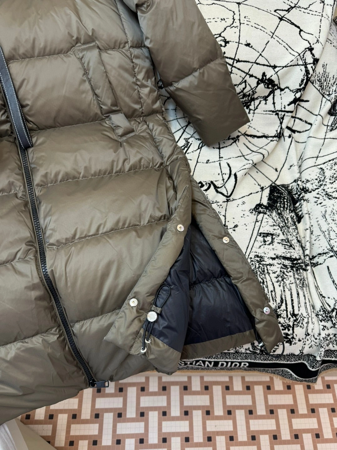 Versatile Prada Down Jackets 172541