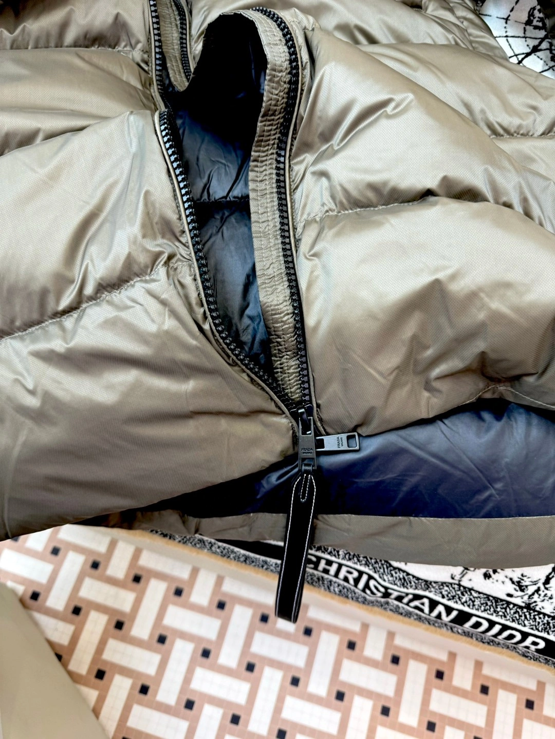 Versatile Prada Down Jackets 172541