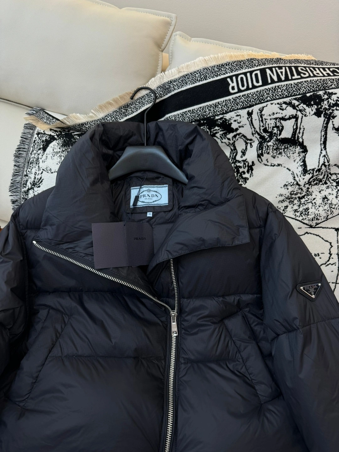 Prada Down Jackets Original 172578