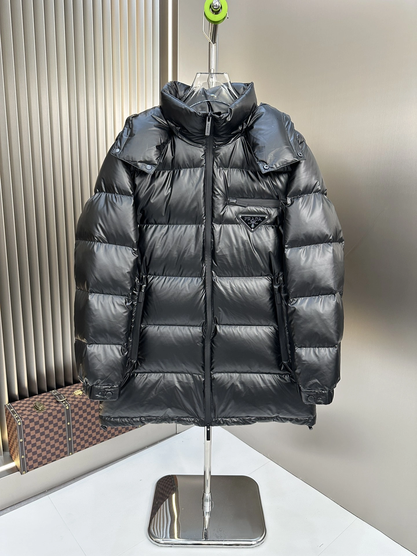 Prada Down Jackets Neat 172425