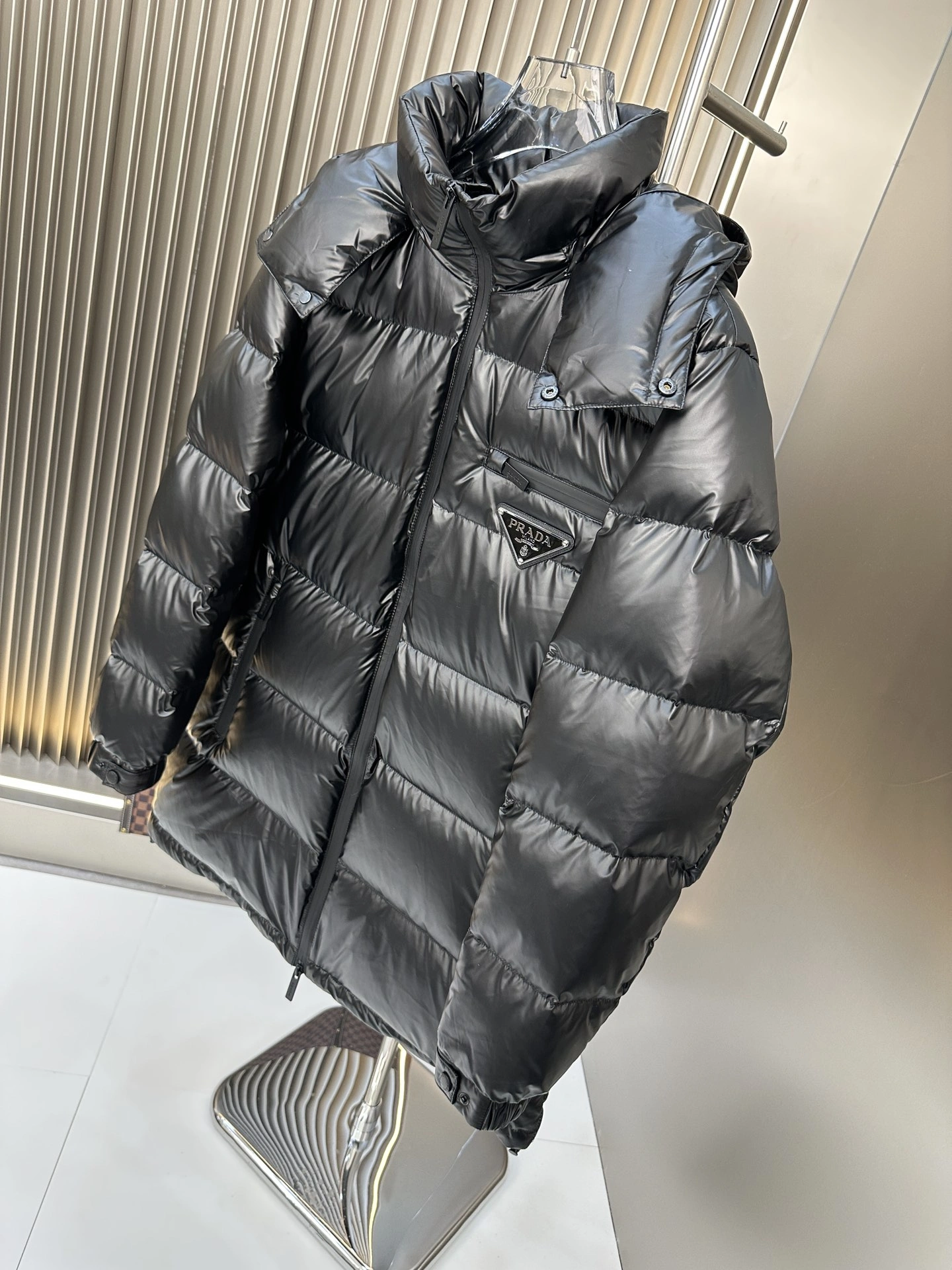 Prada Down Jackets Neat 172425