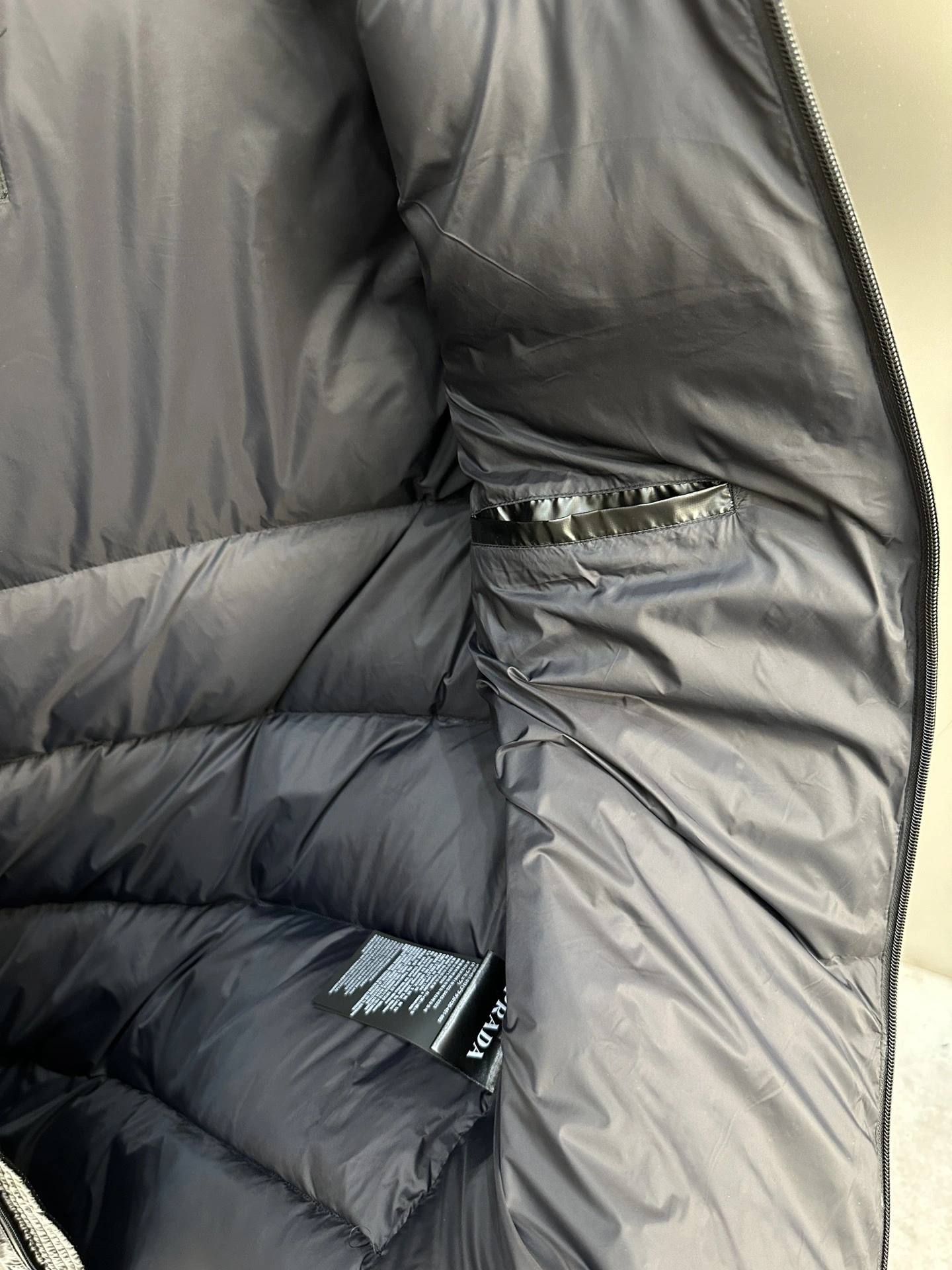 Prada Down Jackets Neat 172425