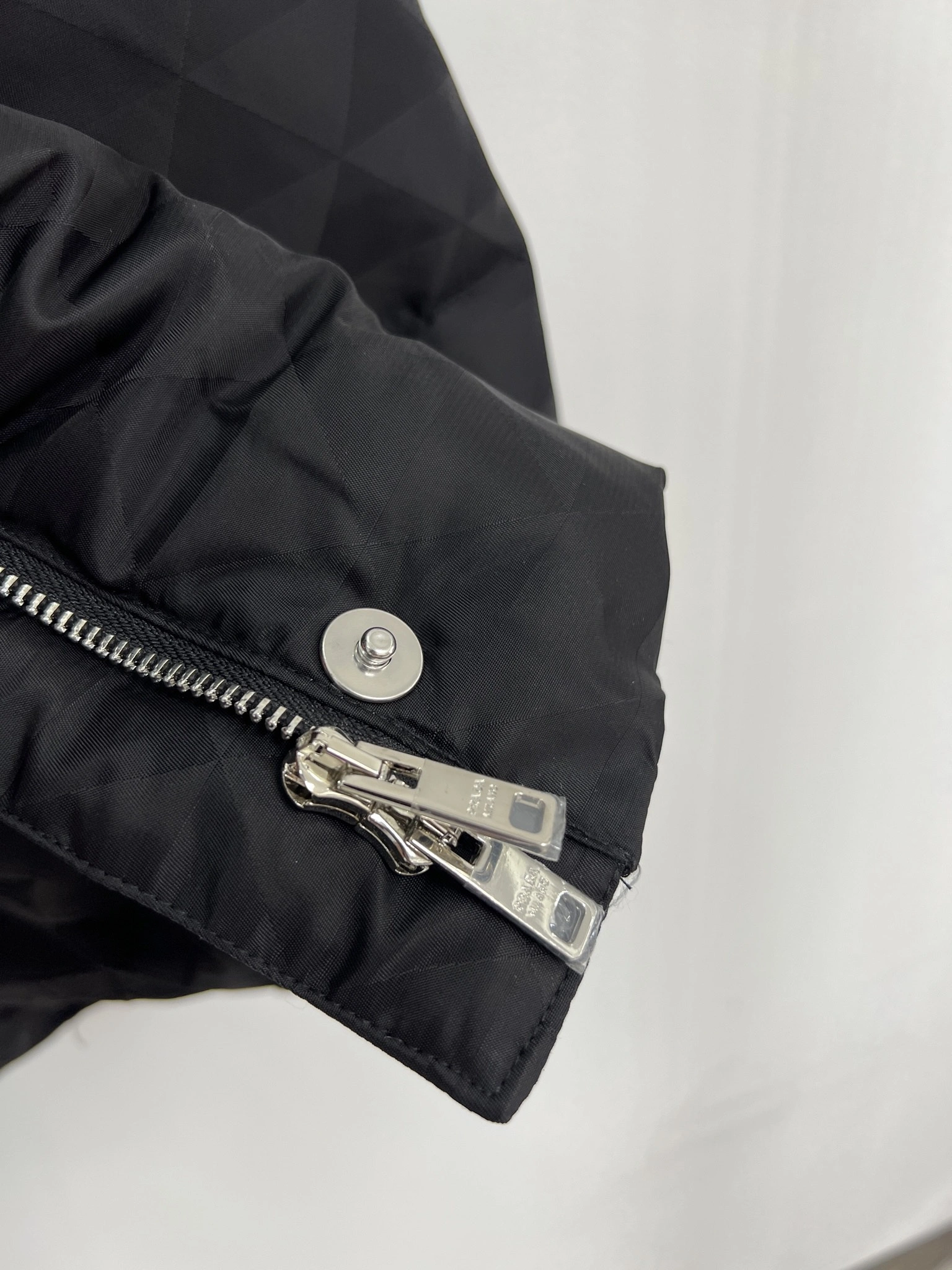 ModernLook Prada Down Jackets 172447