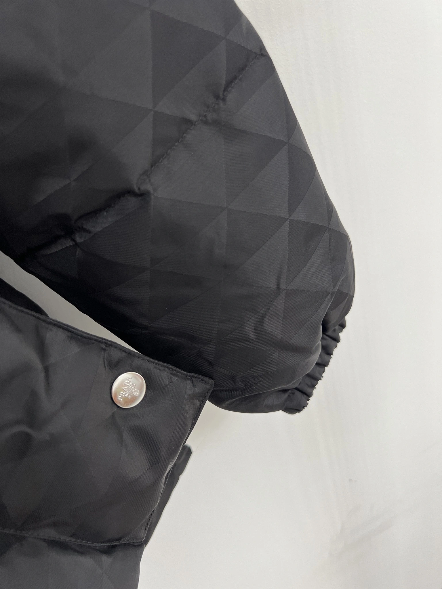 ModernLook Prada Down Jackets 172447