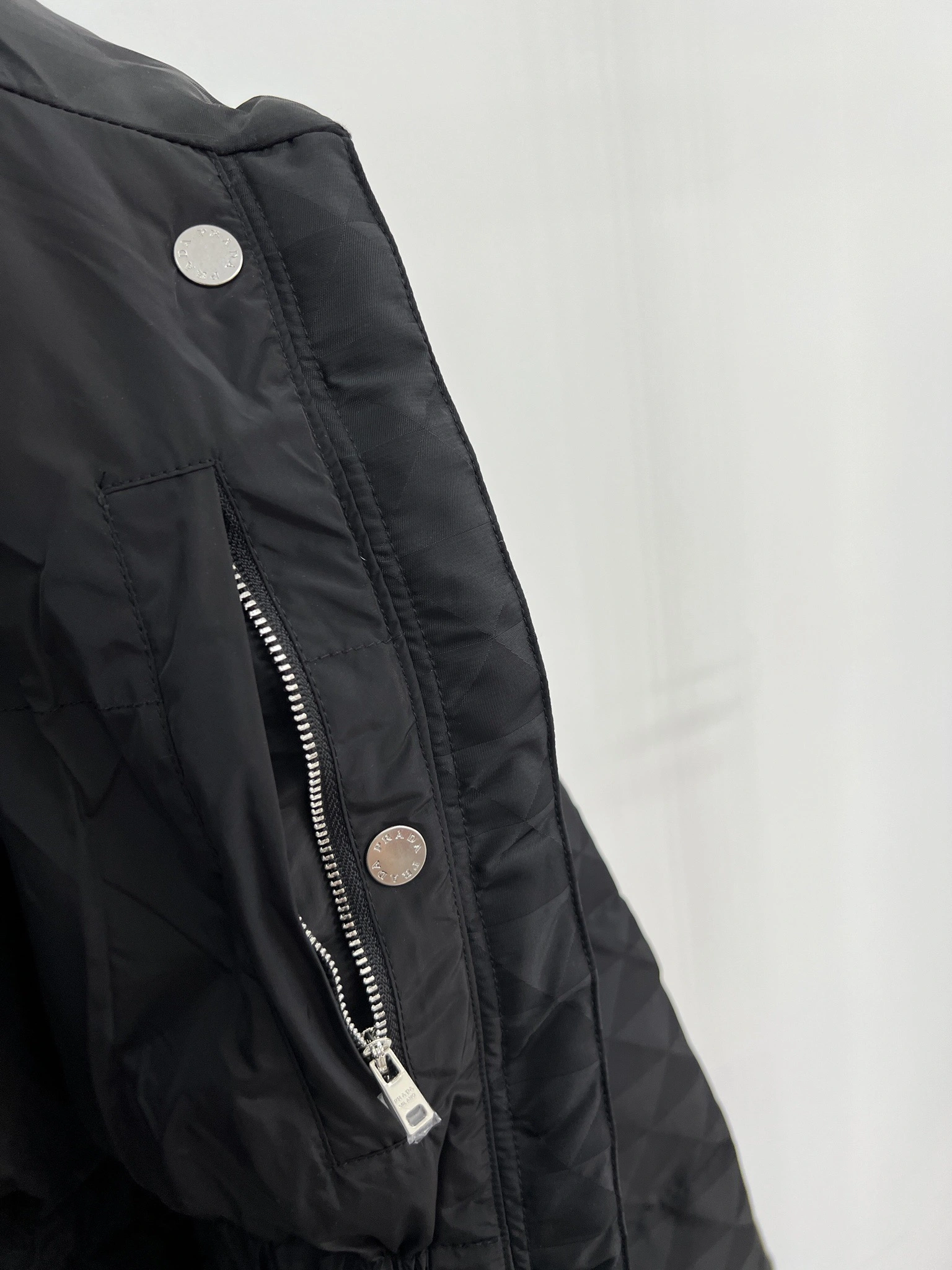 ModernLook Prada Down Jackets 172447
