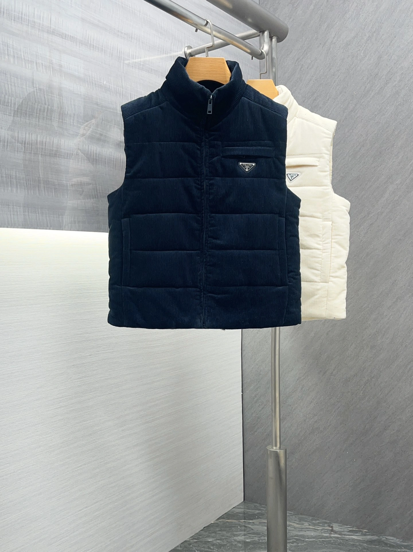 MoistureWicking Prada Down Jackets 172410