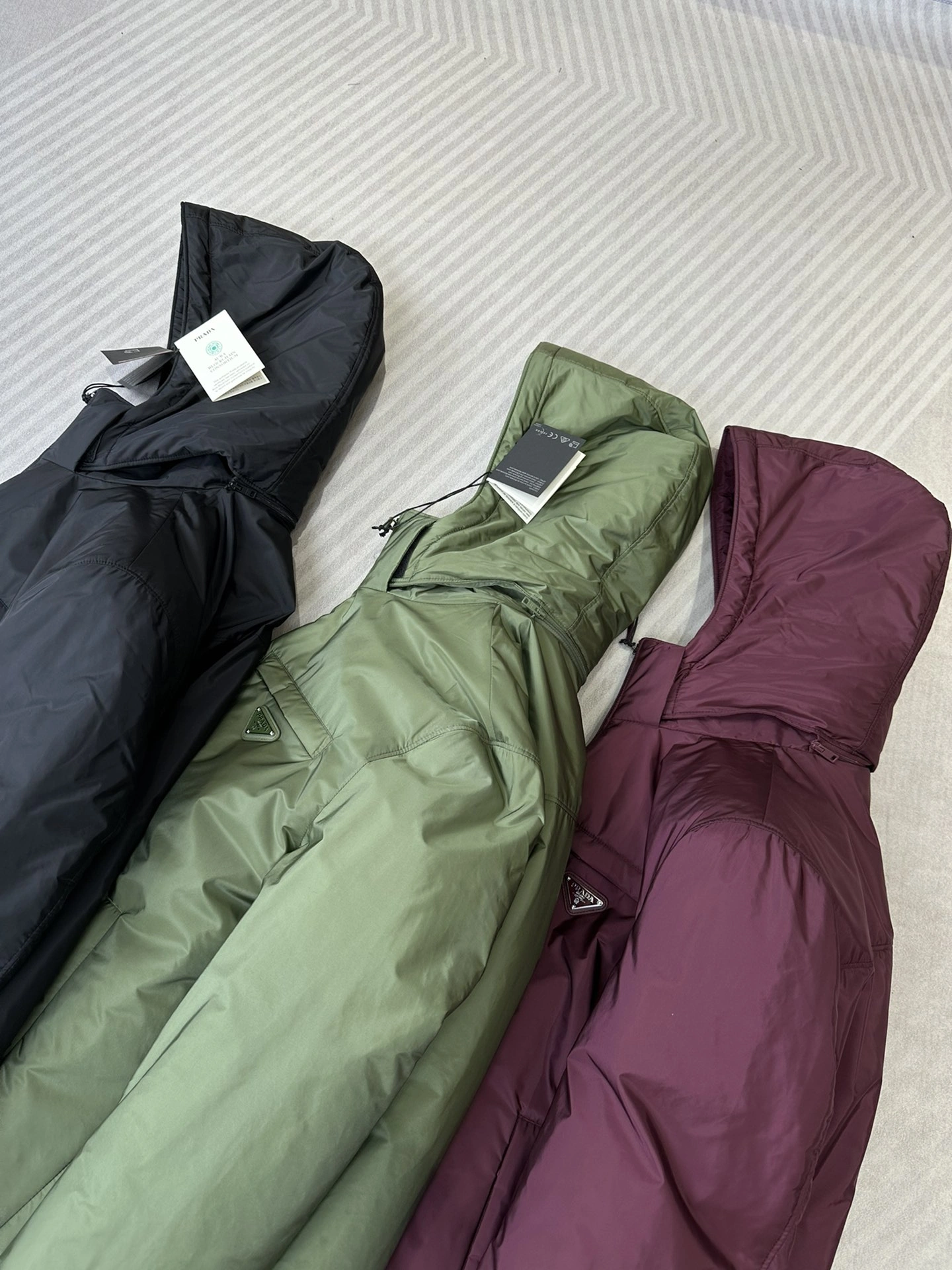 Prada Down Jackets Elegant 172397