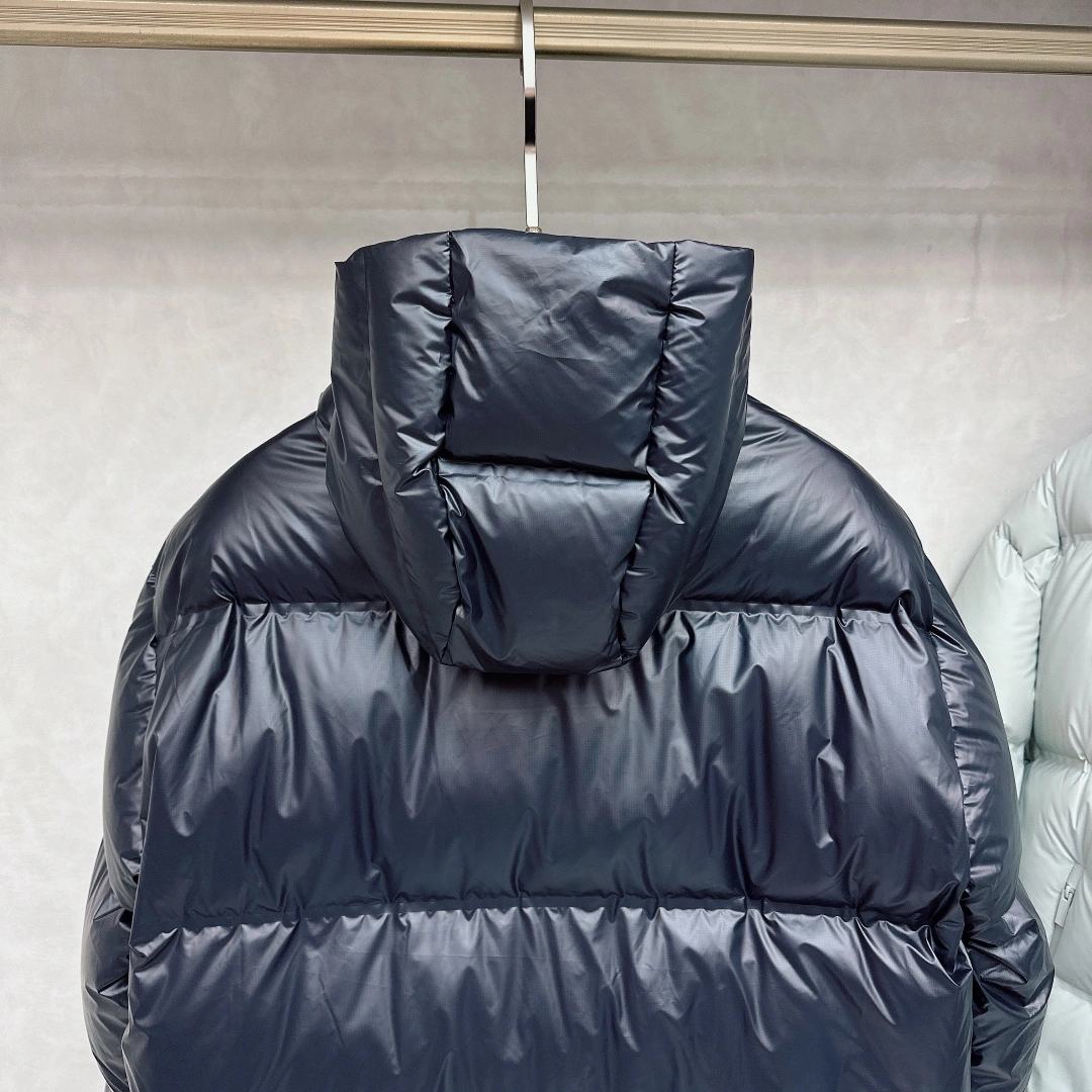 ZipUp Prada Down Jackets 172347
