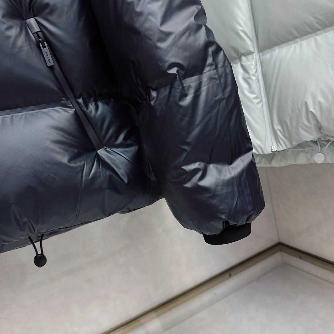 ZipUp Prada Down Jackets 172347