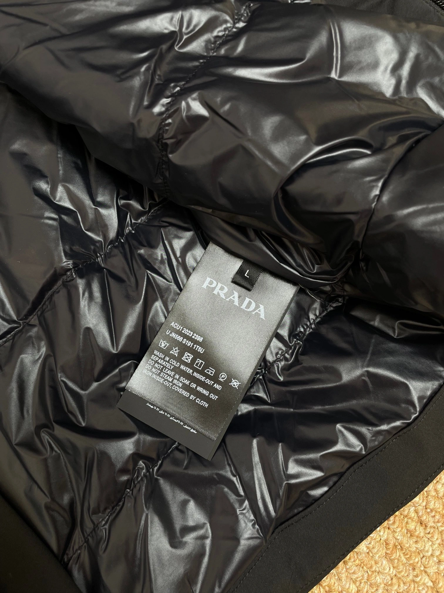 Prada Down Jackets ModernLook 172314
