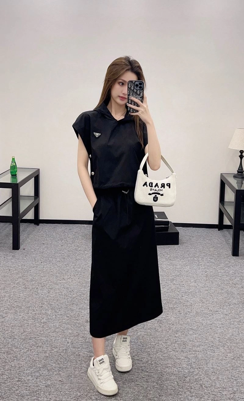 Compact Prada Dress Suits 171449