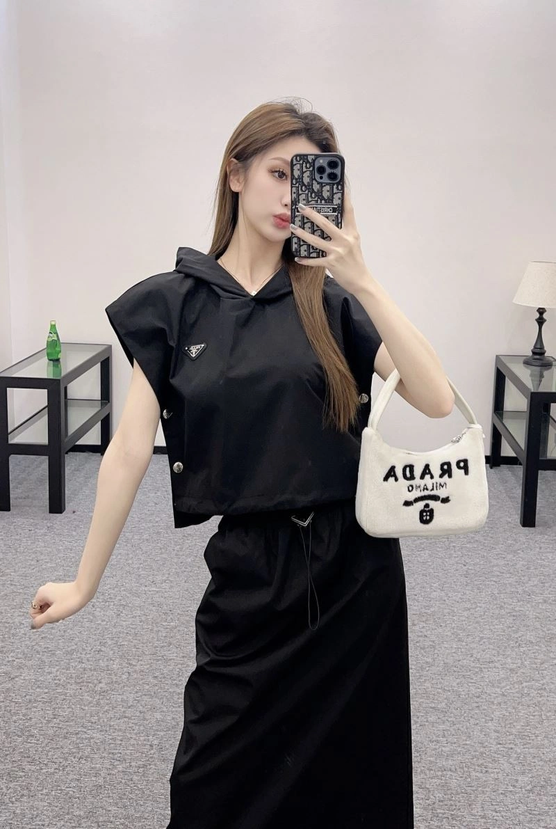 Compact Prada Dress Suits 171449
