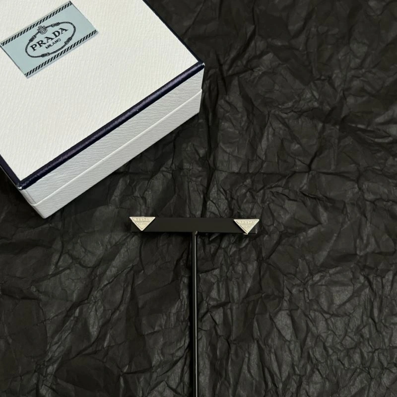 Prada Earrings Breathable 211755