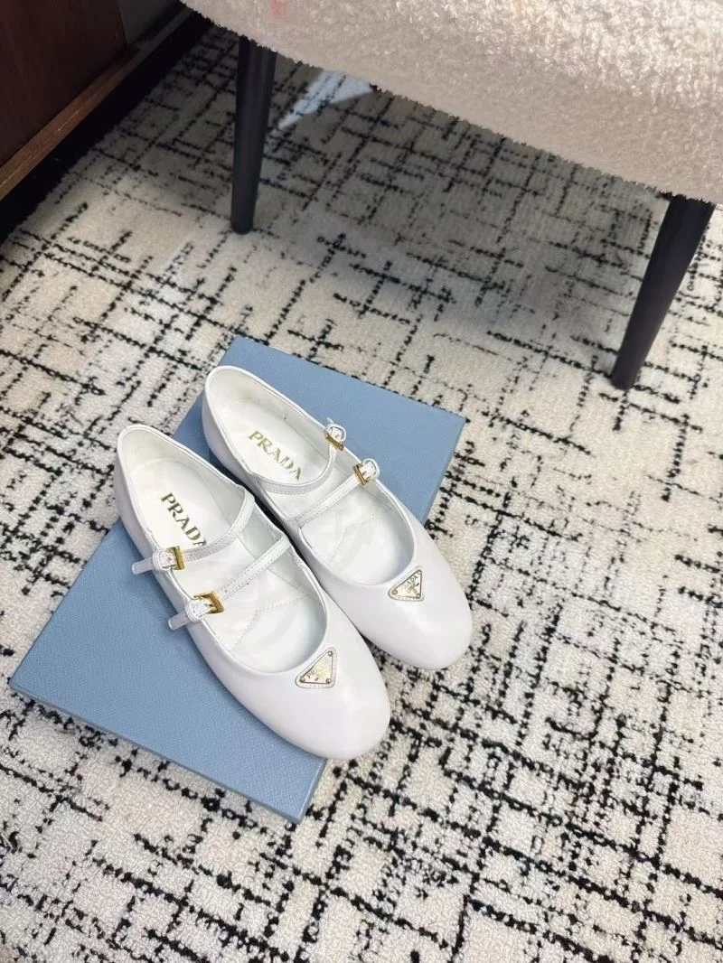 Prada Flat Shoes Modern 34441