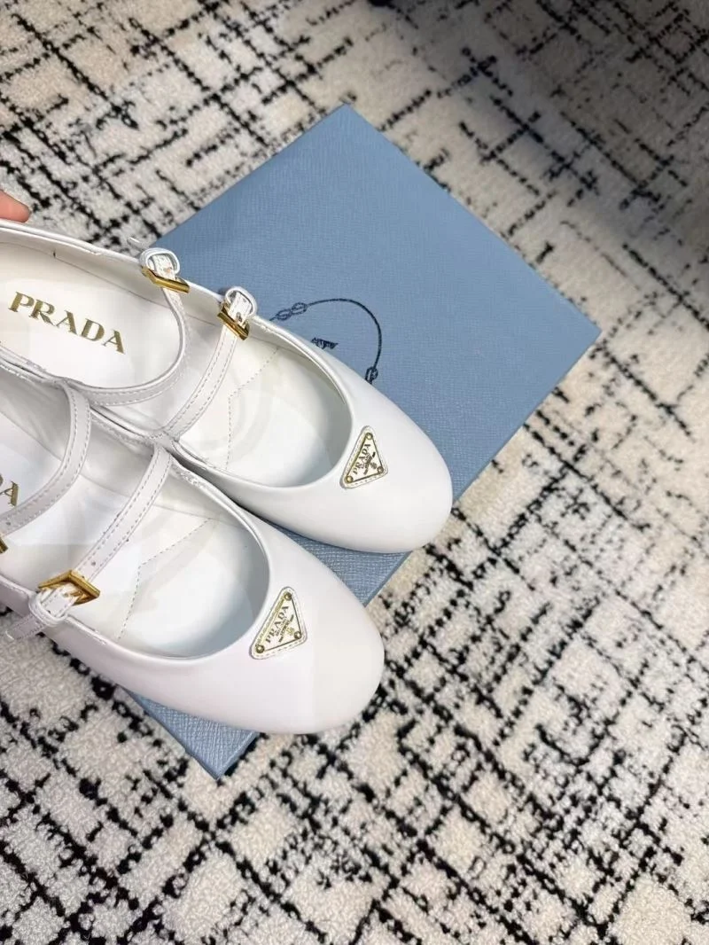 Prada Flat Shoes Modern 34441