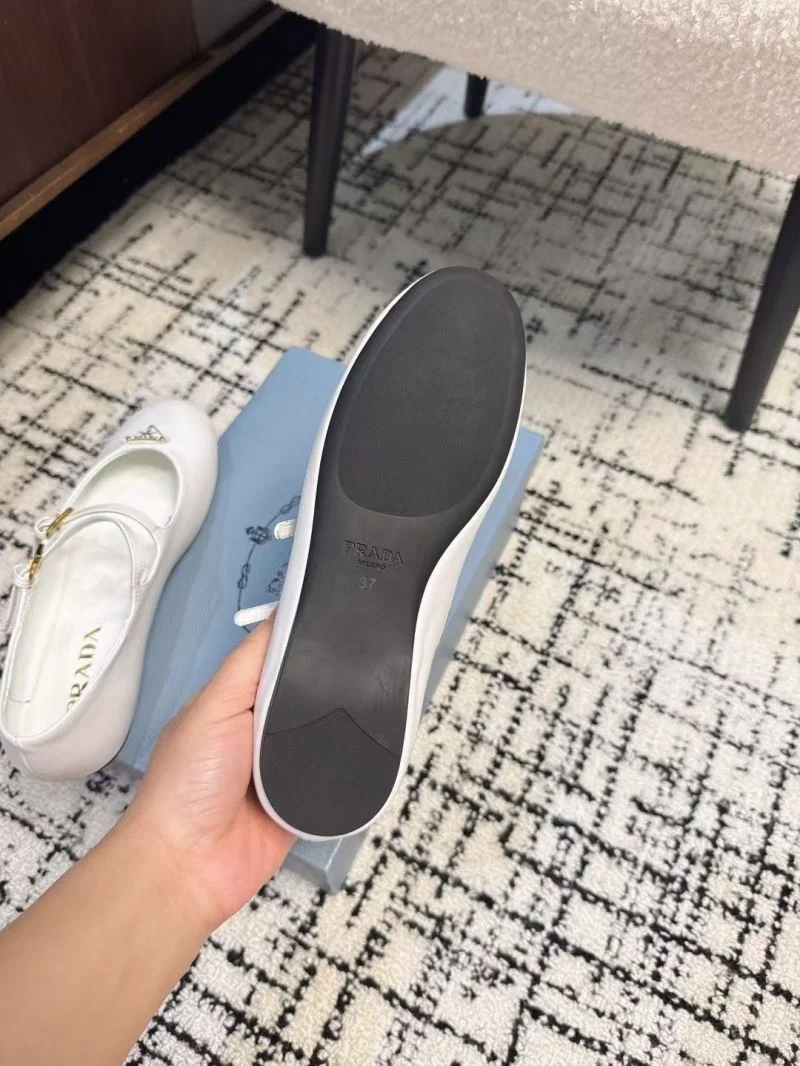 Prada Flat Shoes Modern 34441