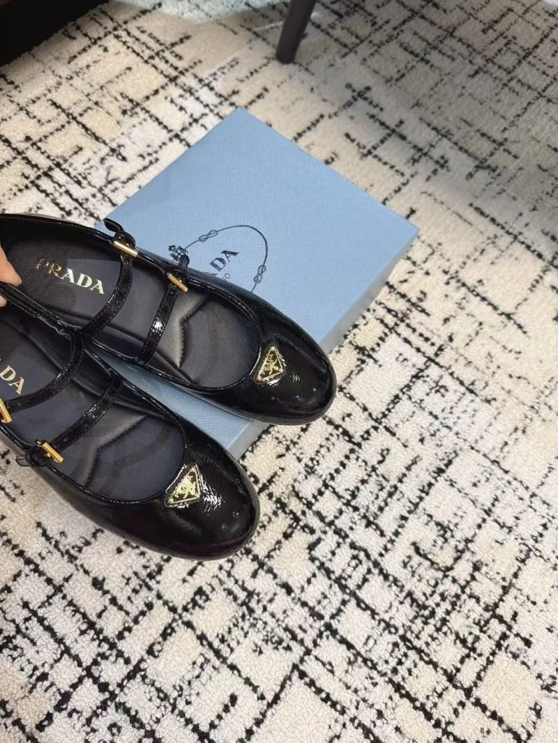 Prada Flat Shoes Unique 34436