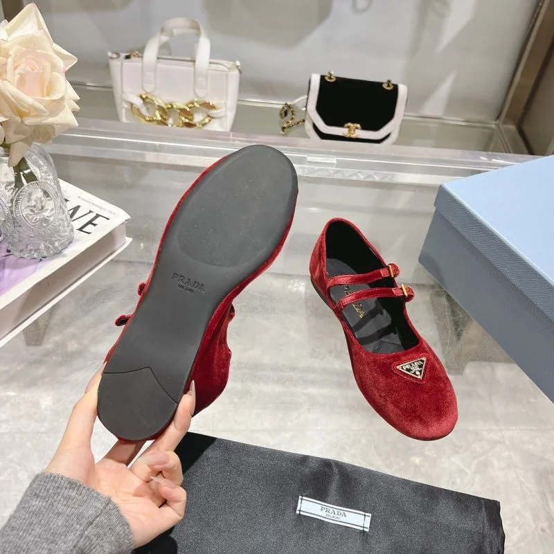Prada Flat Shoes WellDesigned 35204