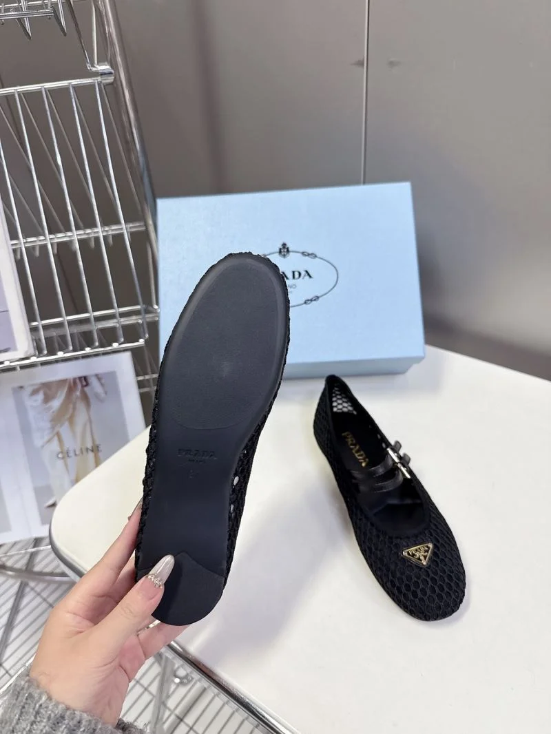 Effortless Prada Flat Shoes 34869
