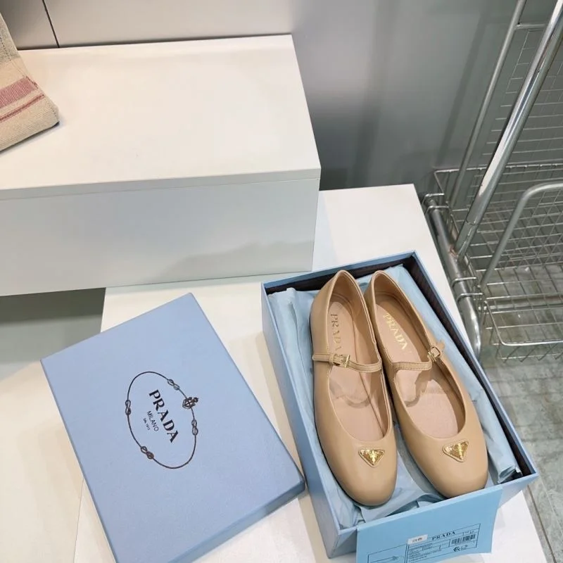 Youthful Prada Flat Shoes 34883