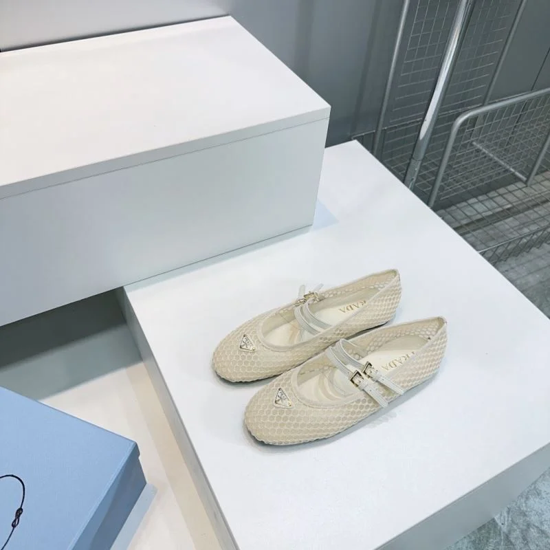 Snug Prada Flat Shoes 34865